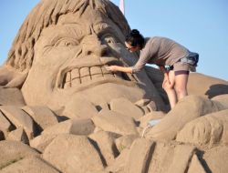 Yağmurun Zarar Verdiği Kum Heykeller Yenilerek Ziyarete Açıldı