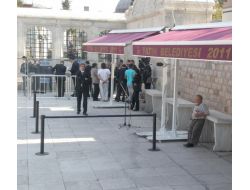 Fatih Camii’nde Son Hazırlıklar Yapılıyor