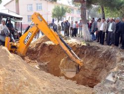 Define Avcıları Okul Bahçesinde Kazı Yaptırdı