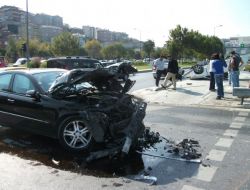 Kırmızı Işıkta Geçen Araca Çarptı, Gözyaşlarını Tutamadı