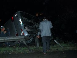 Otobüs Şarampole Yuvarlandı: 1 Yaralı