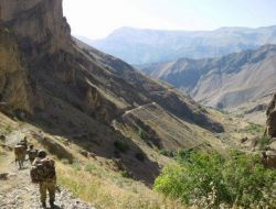 Hakkari'de 2 Terörist Ölü Ele Geçirildi