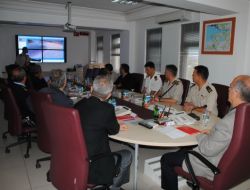 Vali Harput, Gemlik Yürüyüşünü Kriz Merkezinden Takip Etti