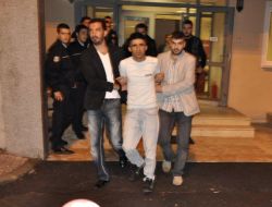 20 Bin Tl’lik Aracı 750 Tl’ye Polise Satmaya Çalıştılar