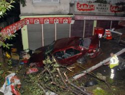 Evin Bahçesine Uçan Otomobildeki 2 Kişi Yaralandı