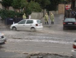 Ani Yağmur Caddeyi Göle Çevirdi!..