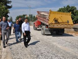 Beldelere Çift Katlı Emisyonlu Sathi Kaplama Yapılıyor