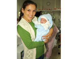 843 Gram Doğan Kaan Bebek, 93 Günde Hayata Tutundu