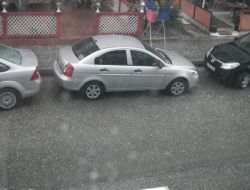 Aracını Doludan Üzerine Kilim Örterek Korudu