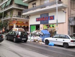 Atina'da 3 Bin 500 Ton Çöp Yığını Oluştu