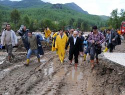 Çevre Ve Şehircilik Bakanı Bayraktar Felaket Bölgesini Gezdi