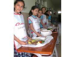 Öğrenciler Annelerinin Yemeklerini Yarıştırdı
