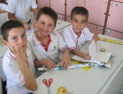 Öğrenciler, Çivi Çakarak Hayata Hazırlanıyor