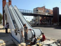 İzmir'de Asansörlü Ve Yürüyen Merdivenli Beş Üst Geçit Kasımda Açılacak
