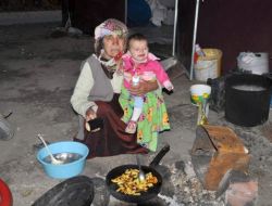 Çocuklara Bakmak Tarlada Çalışmaktan Daha Zor