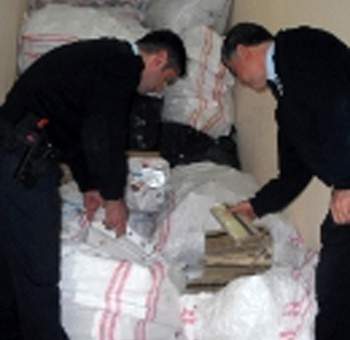 Esenler'de kaçak sigara ele geçirildi!