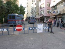 Adliye Arkasındaki Sokak Trafiğe Kapandı, Esnaf Vali Coş'tan Yardım İstedi