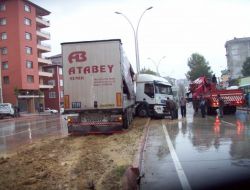 Yine Merkez Işıklar Yine Kaza