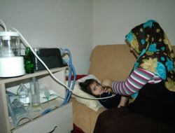 4 Yaşındaki Gülsüm Uyurken Nefes Almayı Unutursa Ölecek