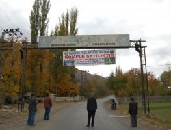 Hes'e Karşı Çıkan Bağbaşılılar, Beldelerini Satılığa Çıkardı