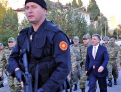 Gül'ün Sınır Komutanlıklarına Ziyareti