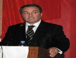 Mhp'liler Genel Başkan Adayı Ses'i Konuşturmadı, Üzerine Yürüyüp Kürsüsünü Kırdı (1)