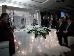 Davutoğlu'ndan Bakana Düğün Sürprizi