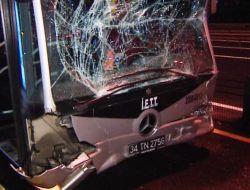 METROBÜSLER ÇARPIŞTI: 3 YARALI