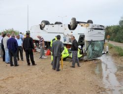 Antalya'da Servis Midibüsü Devrildi