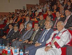 O Yumurtaları Güvenlikçilere Attılar