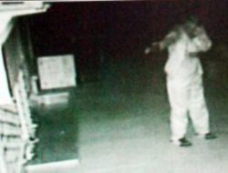 Belediye Meclis Üyesinin İşyerinin Kurşunlanması Kameraya Takıldı