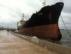 Lodos Nedeniyle 4 Gemi Karaya Oturdu