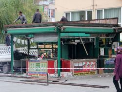 Sakarya Caddesi'nde Büfe Yıkımı