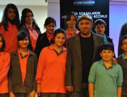 Şevket Çoruh: Dizilere Kendinizi Kaptırmayın!