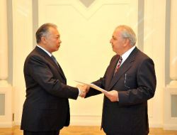 Bişkek Büyükelçisi Akçal, Bakiyev'e Güven Mektubunu Sundu