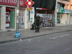 İZMİR'DE ŞÜPHELİ ÇANTA PANİĞİ