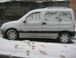 Erzurum Şehir Merkezinde Mevsimin İlk Karı Düştü