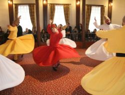 Öğrenciler Mevlana’yı Öğreniyor