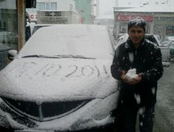 Göle'ye Mevsimin İlk Karı Yağdı