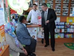 Pursaklar Belediye Başkanı Selçuk Çetin, Esnafla Kucaklaştı