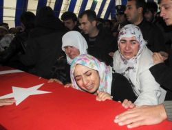 Bitlis Şehitlerini Kürtçe Ağıtlarla Uğurladı