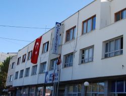 Kozan'da İş Yerleri Bayraklarla Donatıldı