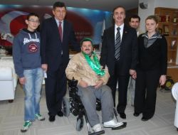 Şişe Kapakları Engelli İçin Sandalye Oldu