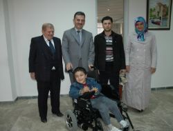 Okula Akülü Sandalye İle Gidecek