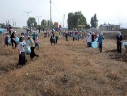 Hasköy'de Bir Doktorun Başlattığı Temizlik Kampanyası İlçenin Görünümünü Değiştirdi