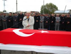 Şehit Polis Memuru Kürtçe Ağıtlarla Toprağa Verildi