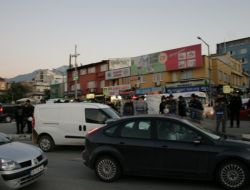 Bursa’da Bdp İl Binasına Yürümek İsteyen Vatandaşları Polis Önledi