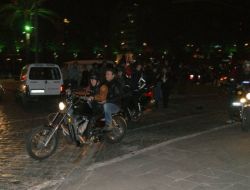 İzmir'de Motosiklet Ve Vosvos Tutkunları Terörü Lanetledi