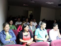 Doktorun Tek Kişilik Gösterisi Hastane Çalışanlarını Kahkahaya Boğdu