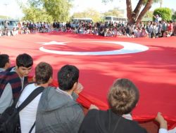 Lise Öğrencileri, Siyah Çelenk Bırakarak Terörü Kınadı